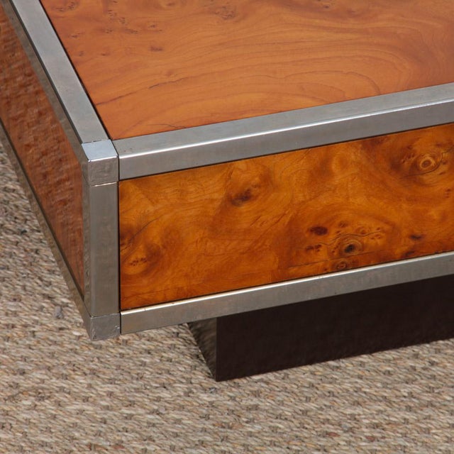 Square Coffee Table in Burl Wood, 1980s, in Good conditions. Designed 1970 to 1979