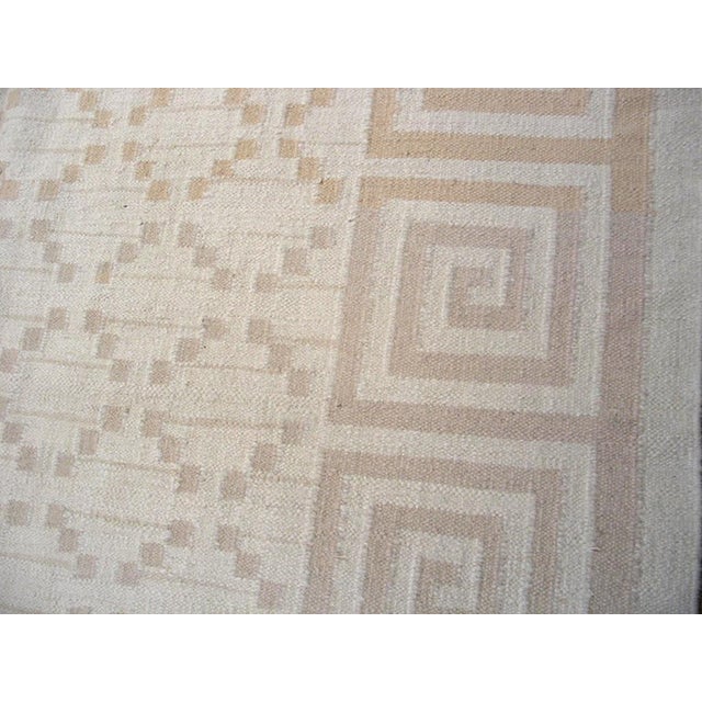 1960s White Diamond Modern Vintage Indian Dhurrie Rug 13' 5"x28' Cotton Carpet For Sale In New York - Image 6 of 6