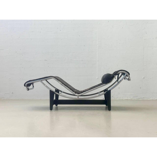 1960s LC4 Chaise Longue with Ponyfell Le Corbusier, Pierre Jeanneret and Charlotte Perriand by Pierre Jeanneret for Cassina, 1960s For Sale - Image 5 of 18