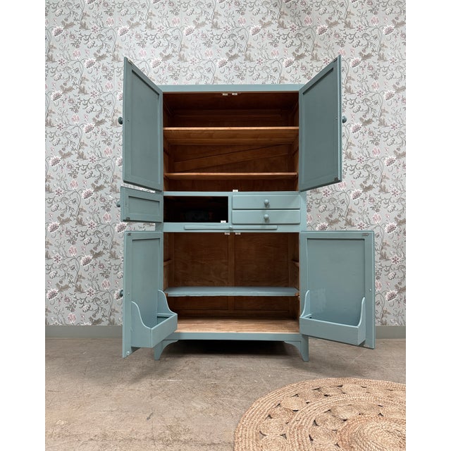 Typical of 1950s French furniture, this Mado wardrobe is appealing thanks to its practical design, soft, balanced lines,...