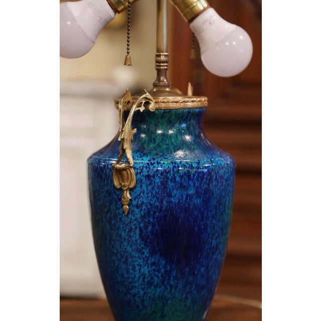Mid-Century French Painted Ceramic and Bronze Urn Form Table Lamp With Shade For Sale - Image 9 of 10