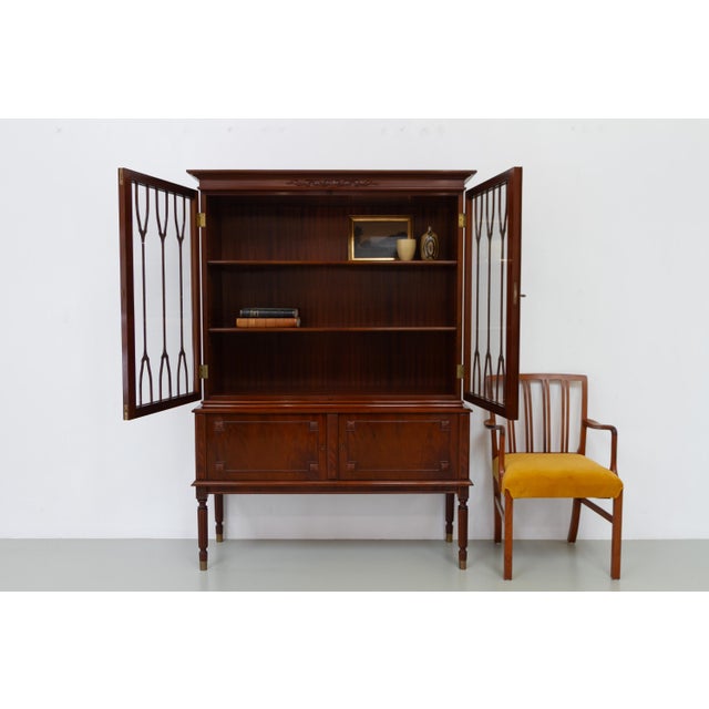 Danish Hepplewhite Mahogany Display Cabinet from Farre Møbelfabrik, 1970s For Sale - Image 15 of 18