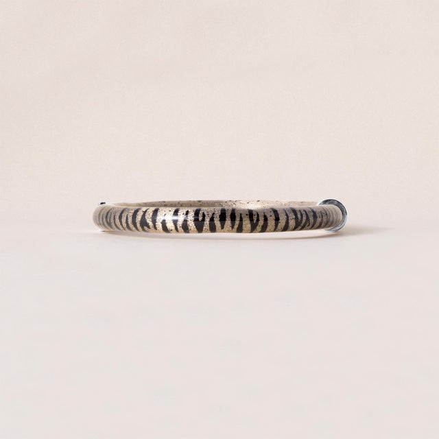 18k Gold Soho Diamond and Enamel Bangle For Sale In Los Angeles - Image 6 of 7