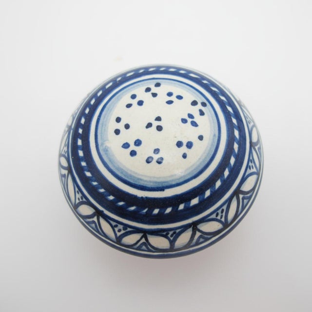 Deruta Orvieto Italian Maiolica pottery, hand painted ceramic lidded trinket box, could be used for holding small...