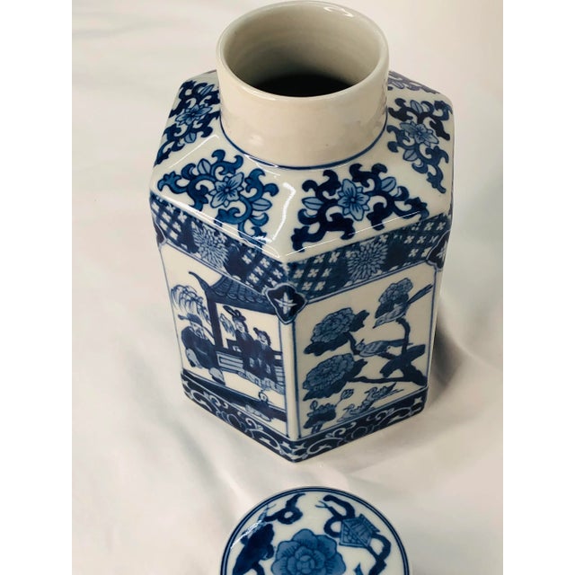 Late 20th Century Chinoiserie Blue and White Lidded Jar For Sale - Image 6 of 10