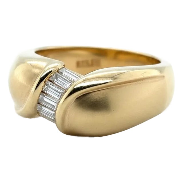 14k Yellow Gold Diamond Ring, Size 6.5 For Sale