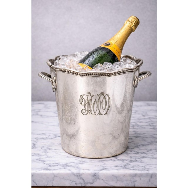 19th century English silverplate champagne bucket by Elkington, one of England’s premier foundries. This classic form...