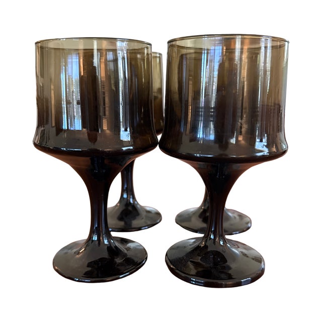 This set of four 5 3/4-inch wine goblets is a classic example of Mid-Century Italian artistry from the Empoli region....