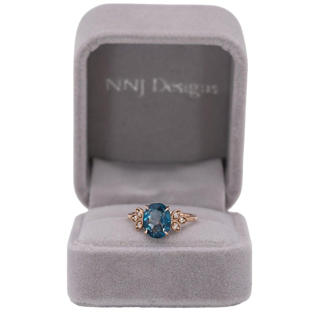 Modern 3.2Ct London Blue Topaz Ring With Earth-Mined Diamond Accents: Solid 14k Gold, Size 6.75 For Sale - Image 3 of 10