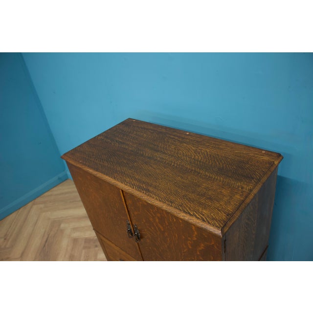 Wood Art Deco Oak Tallboy in the style of Heals, 1930s For Sale - Image 7 of 10