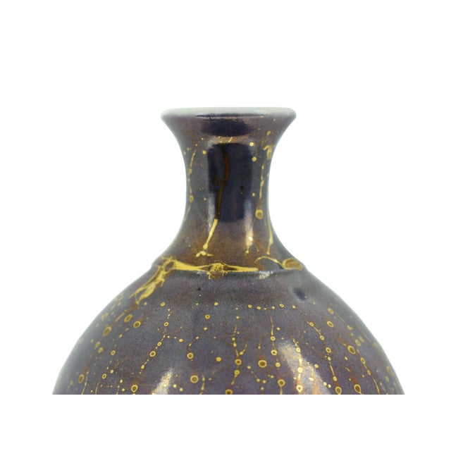Late 20th Century Late 20th Century Leon Nigrosh Iridescent Luster Purple Glazed With Marble Gold Patterns Pottery Vase Signed For Sale - Image 5 of 7