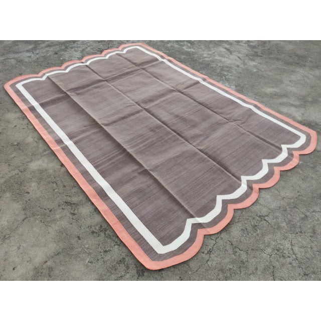 Mid-Century Modern Handmade Cotton Vegetable Dyed Scalloped Edge Rug Brown With Cream and Terracotta Red Border - 8x10 For Sale - Image 3 of 11