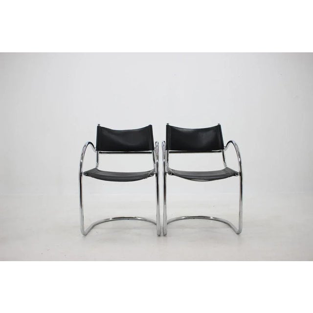 - Very good original condition with minor signs of use - Height of seat 45 cm.