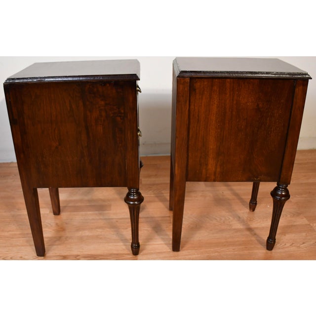 Wood 1930s Pair of French Style Dark Mahogany Nightstands / Bedside Tables For Sale - Image 7 of 13