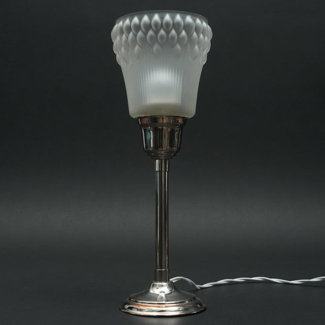 Art Deco Table Lamp in Chrome and Frosted Glass, France, 1940s For Sale - Image 6 of 6