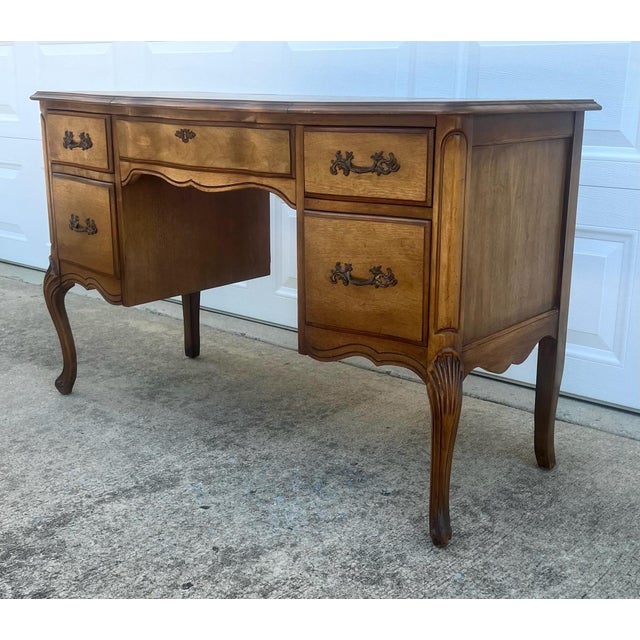 Vintage Bassett Furniture French Provincial Louis XV Style Vanity