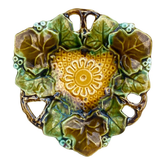 French Majolica Dish Leaf, Circa 1890 For Sale