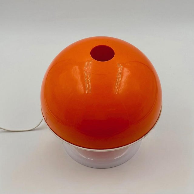 Italian Space Age Mushroom Table Lamp in Orange and White Plastic, 1970s For Sale - Image 4 of 11