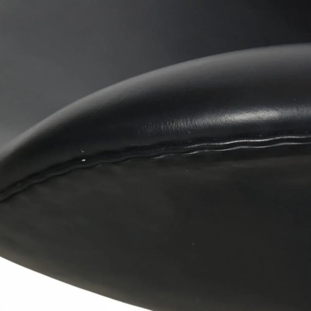 Tall Swan Chair in Black Essential Leather by Arne Jacobsen, 2000s For Sale - Image 13 of 18