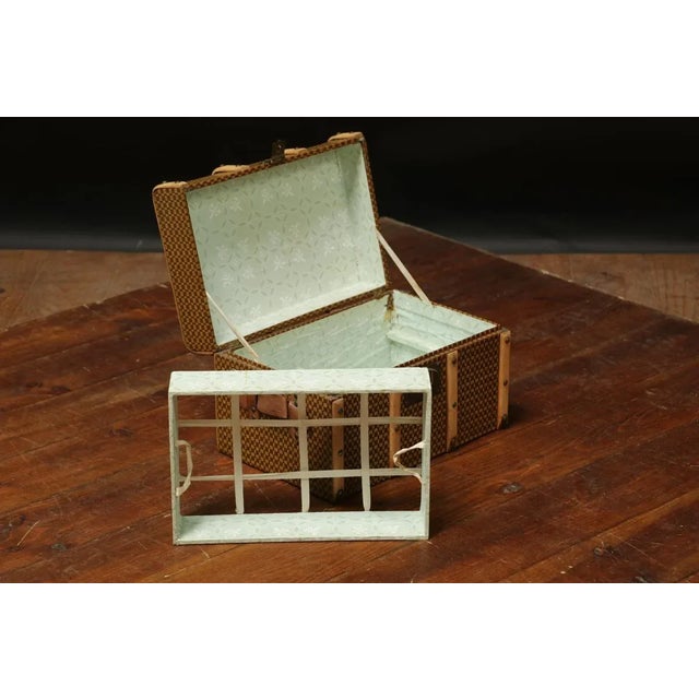 Curved Doll Trunk or Jewelry Box with Checkerboard, in Very Good conditions. Designed 1890 to 1919