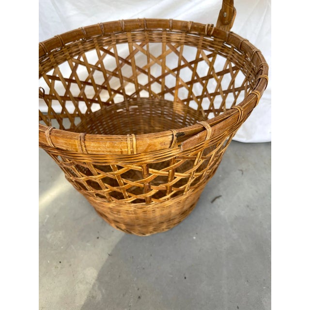 Vintage Mid-Century Split Bamboo/Rattan Wastebasket W/Handle For Sale - Image 4 of 7