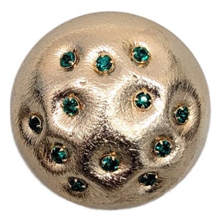 Vintage Signed Napier Textured Goldtone Round Domed Faux-Emerald Studded Brooch For Sale