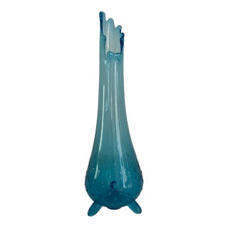 Mid-Century Modern L.E Smith Turquoise Cyan Blue Hobnail Glass 3-Toed Footed Swung Vase For Sale