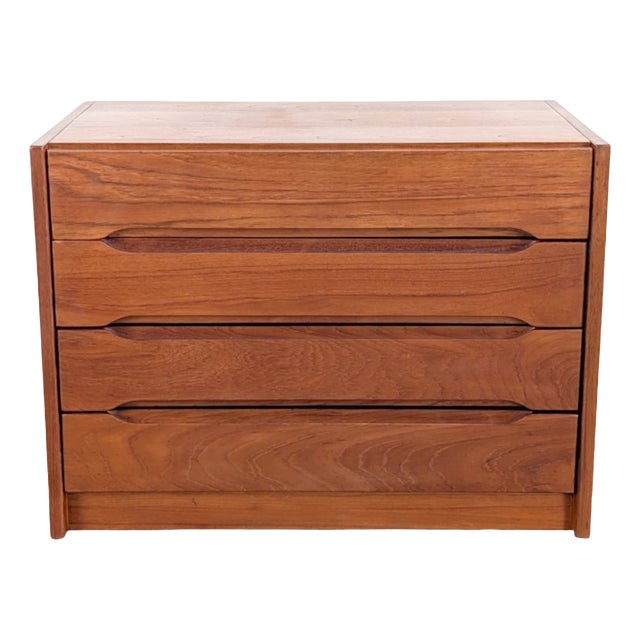 Vintage Chest of Drawers in Teak For Sale