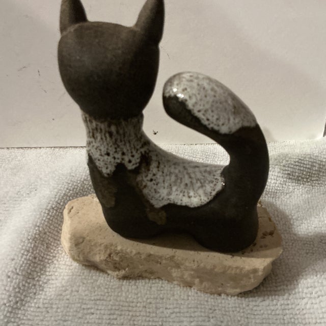 Vintage Studio Art Pottery Cat Kitten Signed Maigon Daga Sculpture Granite Base For Sale - Image 10 of 10
