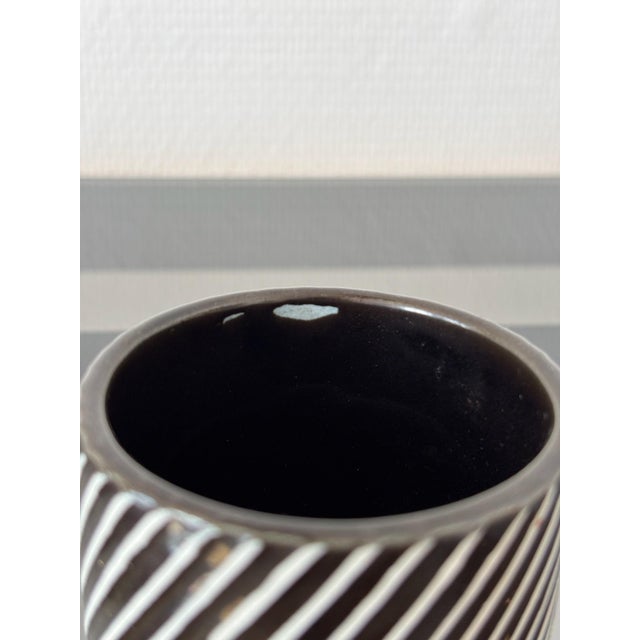 The “Domino” vase is part of the iconic series designed by Stig Lindberg in 1954 for the Gustavsberg factory, presented at...