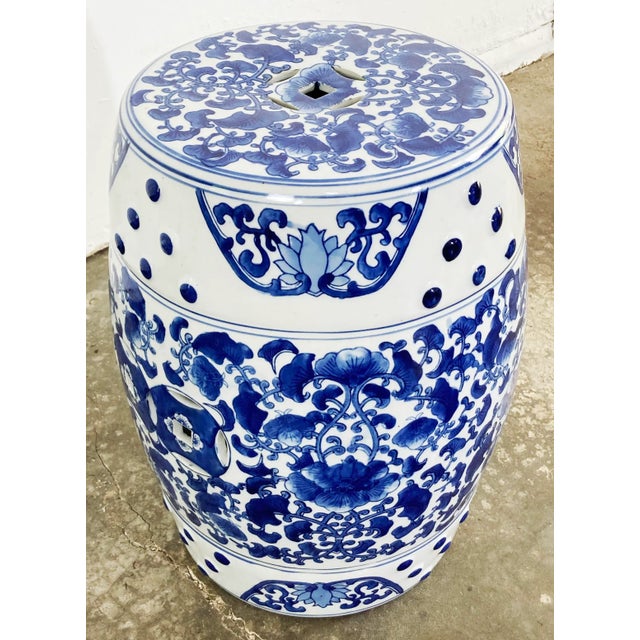 Mid 20th Century Vintage Chinoiserie Style Ceramic Lotus Design Garden Stool For Sale - Image 5 of 8
