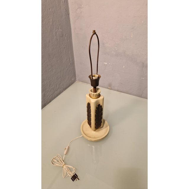 Table Lamp in White Lacquered Wood and Brass Leaves from Osvaldo Borsani, 1940s For Sale - Image 15 of 16