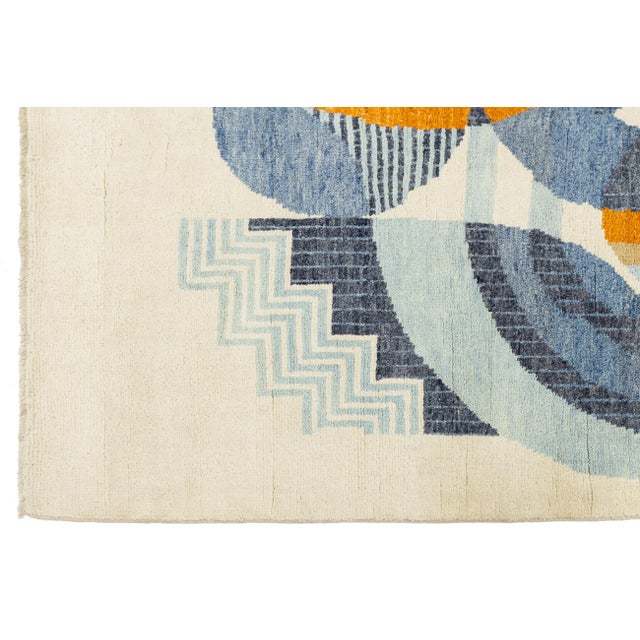 Geometric Abstract Art Deco Inspired 5x8 Wool Area Rug in Soft Cream For Sale In New York - Image 6 of 9