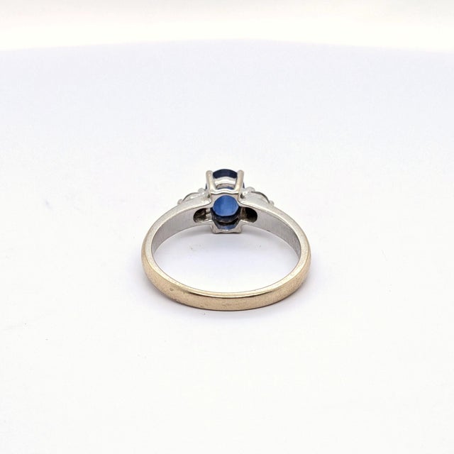 Late 20th Century Late 20th Century Three-Stone Blue Oval Gia Sapphire & Diamond Ring in 18k White Gold - Size 6.75 For Sale - Image 5 of 8