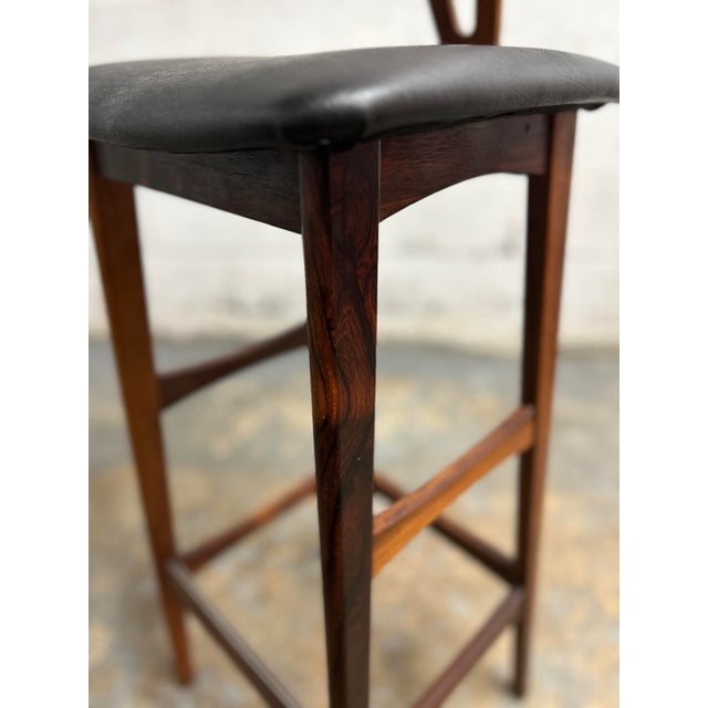 1960s Danish Mid Century Modern Bar Stools in Rosewood, a Pair - Knud Bent Design for Dyrlund For Sale In New York - Image 6 of 12