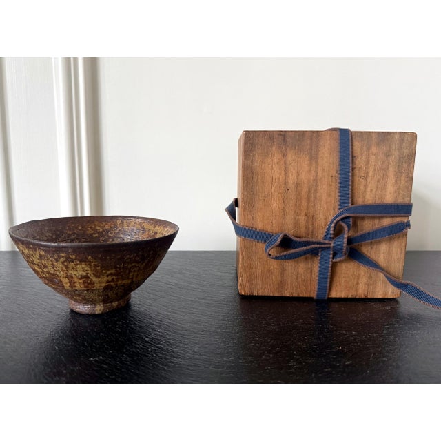 Fine Korean Ceramic Kugibori Irabo Chawan with Oil Drop Glaze For Sale - Image 4 of 18