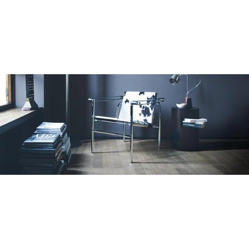 Cassina LC1 Chair by Le Corbusier, Pierre Jeanneret, Charlotte Perriand for Cassina For Sale - Image 4 of 9