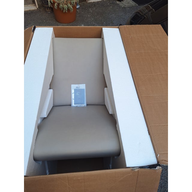 Dezza D.153.1 Armchair in Two-Tone Leather by Gio Ponti for Molteni, 1990s For Sale - Image 13 of 17