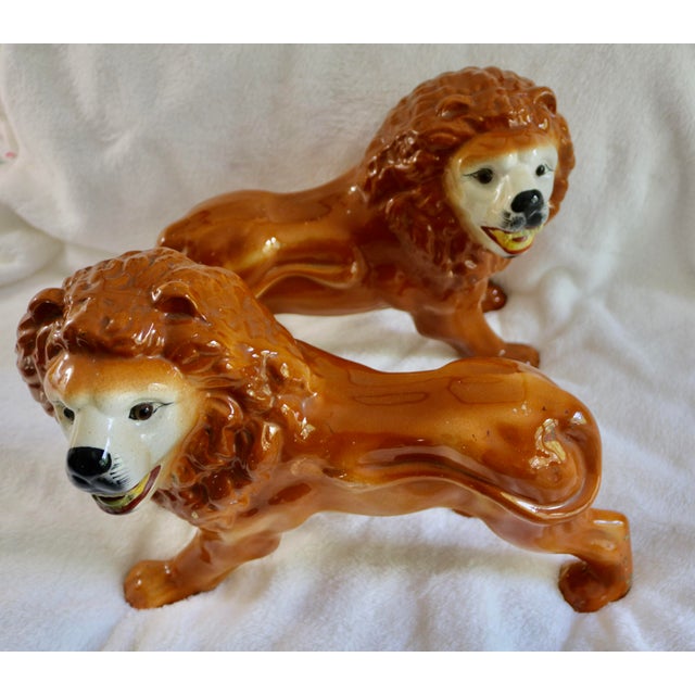 English Vintage Staffordshire Porcelain Lions - A Pair For Sale - Image 3 of 7