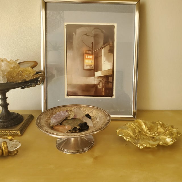 Virginia Metal Crafters 1950s Vintage Brass Mistletoe Catchall For Sale - Image 4 of 5