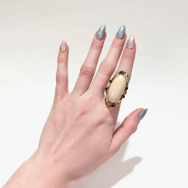 Large 1970s Sculptural 14k Gold, Coral, & Garnet Gemstone Cocktail Ring For Sale - Image 11 of 13