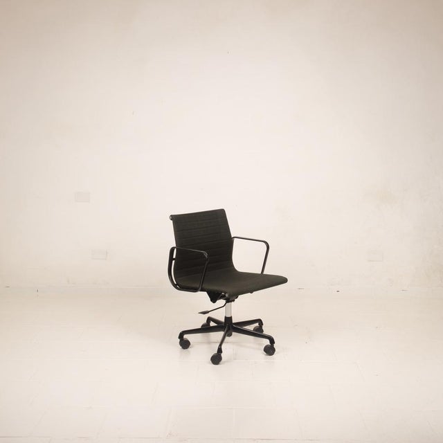 Postmodern Vintage Black Aluminum Office Chair by Charles & Ray Eames for ICF, 1970s For Sale - Image 3 of 18