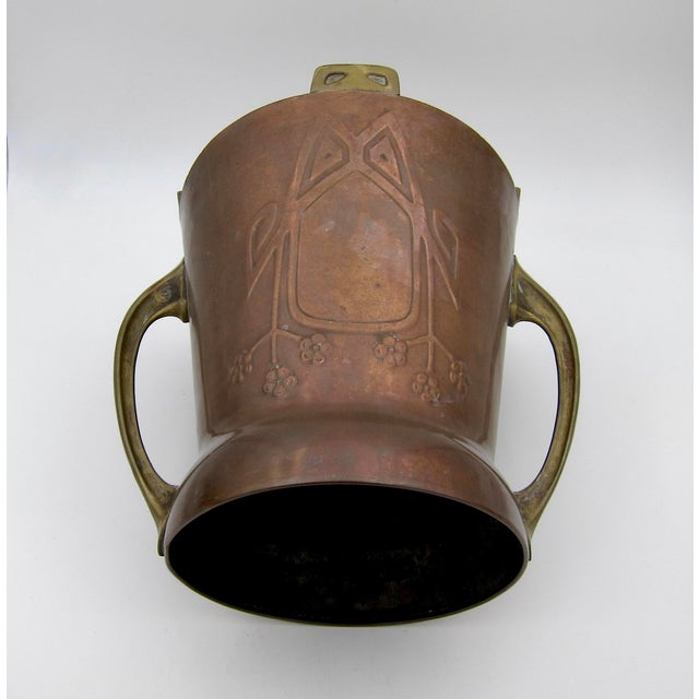 Early 20th Century Art Nouveau Double Handle Wine Cooler or Champagne Chiller in Copper and Brass For Sale - Image 5 of 13