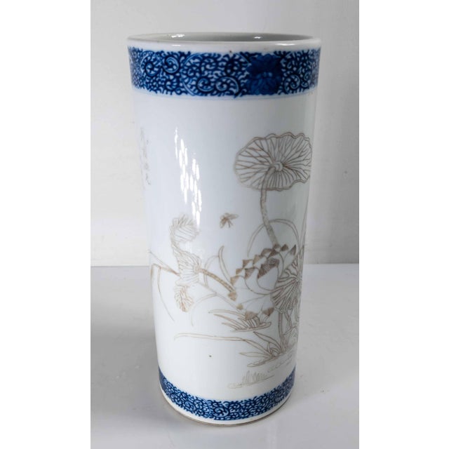 We are selling this great early 20th century Chinese porcelain hat stand. This porcelain stand has underglaze blue...