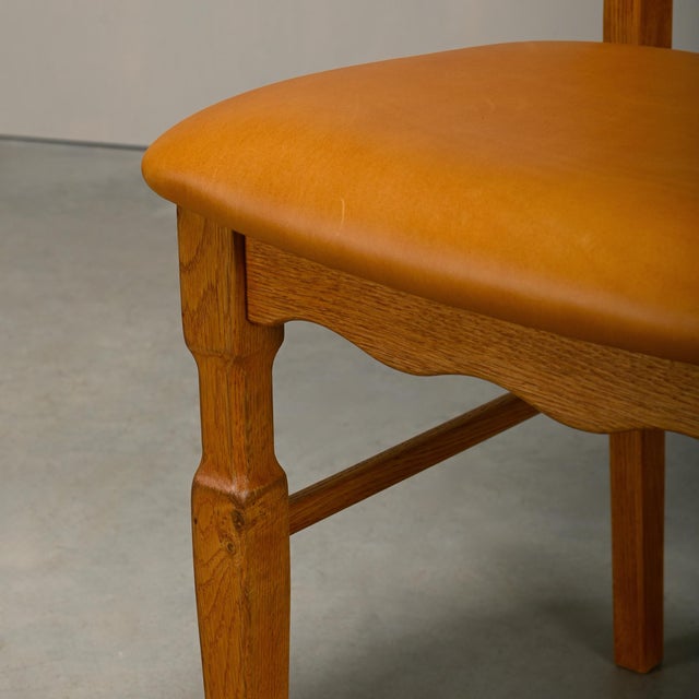 Razorblade Style Dining Chairs in Oak and Leather by Henning Kjærnulf, Denmark, 1960s, Set of 7 For Sale - Image 10 of 18