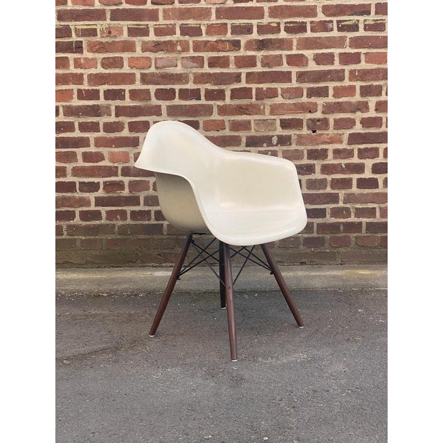Vintage Fiberglass Armchair in Parchment by Charles Eames for Herman Miller, 1970s For Sale - Image 10 of 16