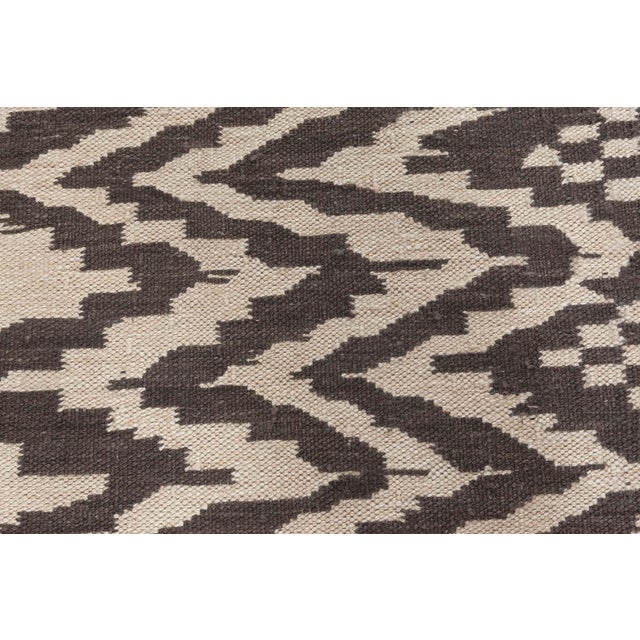 Early 21st Century "Ebony Echo" Modern Flatweave Beige With Charcoal Rug by Doris Leslie Blau For Sale - Image 5 of 7