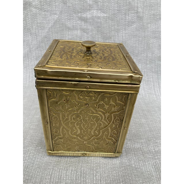 Mid 20th Century Small Vintage Brass Covered Wood Lidded Box For Sale - Image 5 of 12