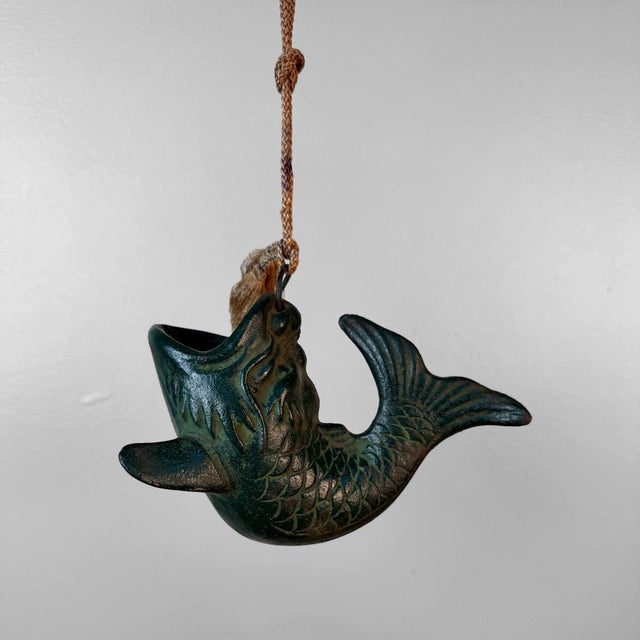 Mid-Century Modern Small Japanese Fish Ikebana Hanging Vase in Patinated Bronze, 1950s For Sale - Image 3 of 17