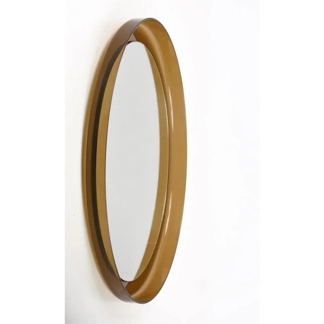 1960s Mid-Century Italian Brown Smoked Acrylic Glass Round Wall Mirror from Guzzini, 1960s For Sale - Image 5 of 18